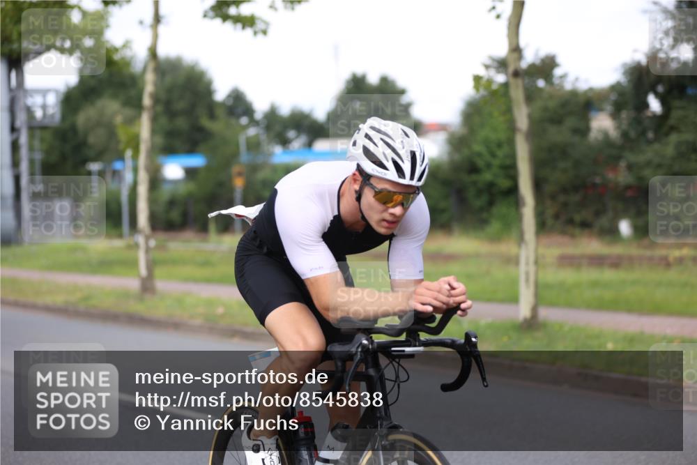 10.08.2025 - GEWOBA Citytriathlon Bremen Yannick Fuchs http://msf.ph/oto/8545838 10.08.2025 12:02:28 Radfahren 584, 844 meine-sportfotos.de