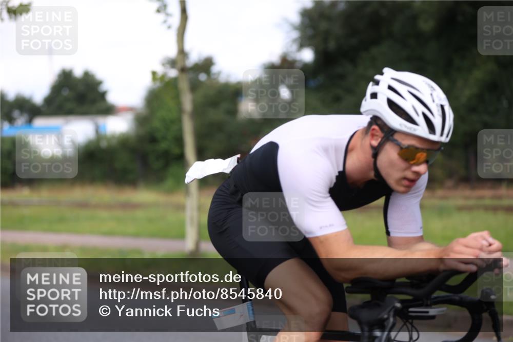 10.08.2025 - GEWOBA Citytriathlon Bremen Yannick Fuchs http://msf.ph/oto/8545840 10.08.2025 12:02:28 Radfahren 584, 844 meine-sportfotos.de