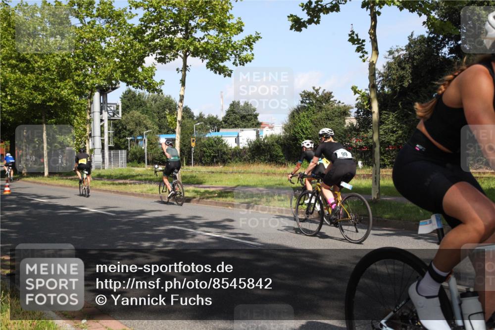 10.08.2025 - GEWOBA Citytriathlon Bremen Yannick Fuchs http://msf.ph/oto/8545842 10.08.2025 10:35:37 Radfahren 83, 109, 137, 356, 392, 418, 454, 466, 480 meine-sportfotos.de