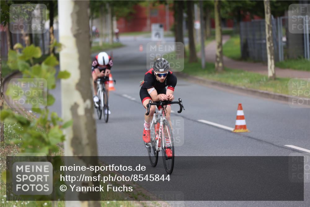 10.08.2025 - GEWOBA Citytriathlon Bremen Yannick Fuchs http://msf.ph/oto/8545844 10.08.2025 12:02:44 Radfahren 566, 637 meine-sportfotos.de
