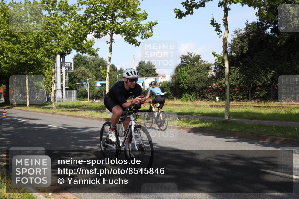 10.08.2025 - GEWOBA Citytriathlon Bremen Yannick Fuchs http://msf.ph/oto/8545846 10.08.2025 10:35:43 Radfahren 71, 83, 109, 225, 392, 452, 454, 466, 480 meine-sportfotos.de