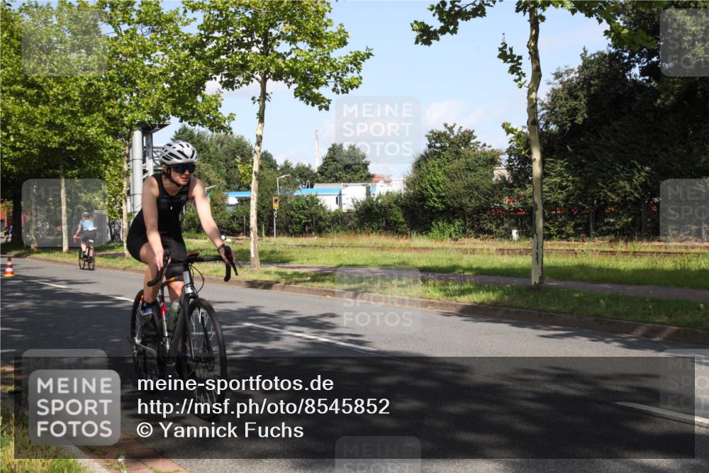 10.08.2025 - GEWOBA Citytriathlon Bremen Yannick Fuchs http://msf.ph/oto/8545852 10.08.2025 10:35:46 Radfahren 71, 83, 109, 225, 392, 452, 454 meine-sportfotos.de