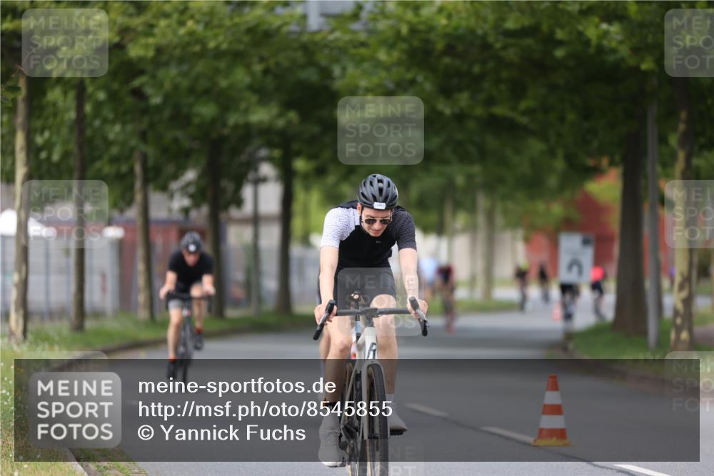 10.08.2025 - GEWOBA Citytriathlon Bremen Yannick Fuchs http://msf.ph/oto/8545855 10.08.2025 12:59:59 Radfahren 614, 623, 628, 652, 698, 835, 848, 850, 871, 889, 907, 934, 1002, 1012, 1022, 1030 meine-sportfotos.de
