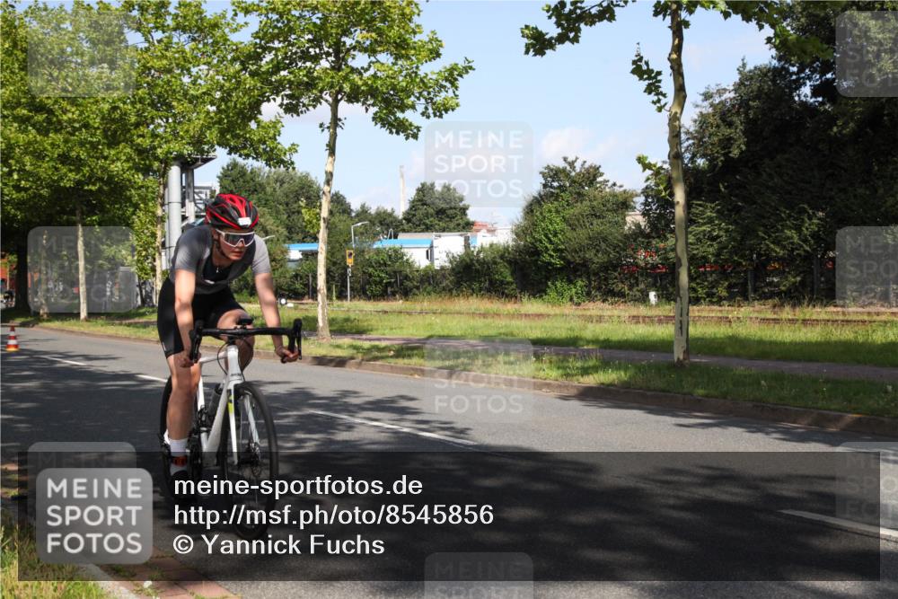 10.08.2025 - GEWOBA Citytriathlon Bremen Yannick Fuchs http://msf.ph/oto/8545856 10.08.2025 10:35:49 Radfahren 71, 83, 109, 225, 392, 452, 454 meine-sportfotos.de