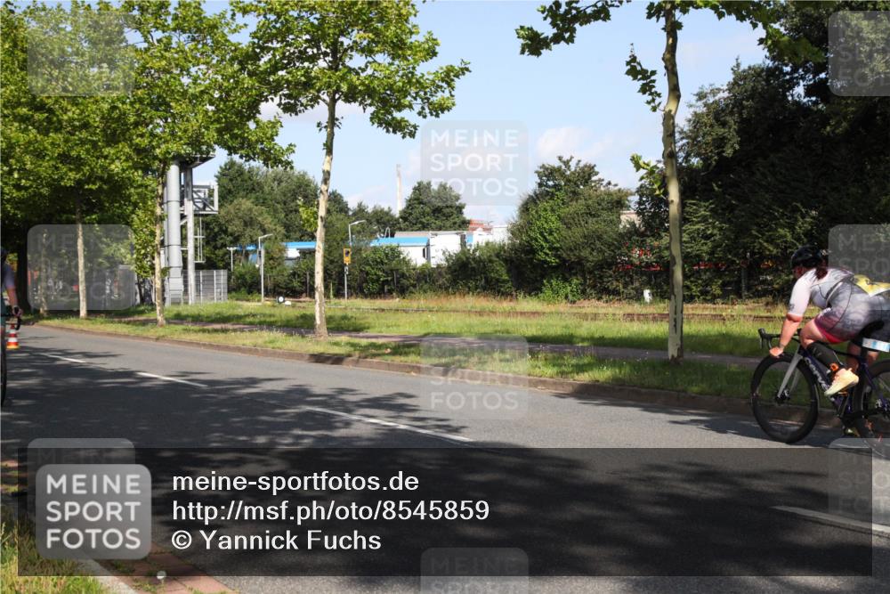 10.08.2025 - GEWOBA Citytriathlon Bremen Yannick Fuchs http://msf.ph/oto/8545859 10.08.2025 10:35:50 Radfahren 71, 109, 225, 392, 452, 454 meine-sportfotos.de