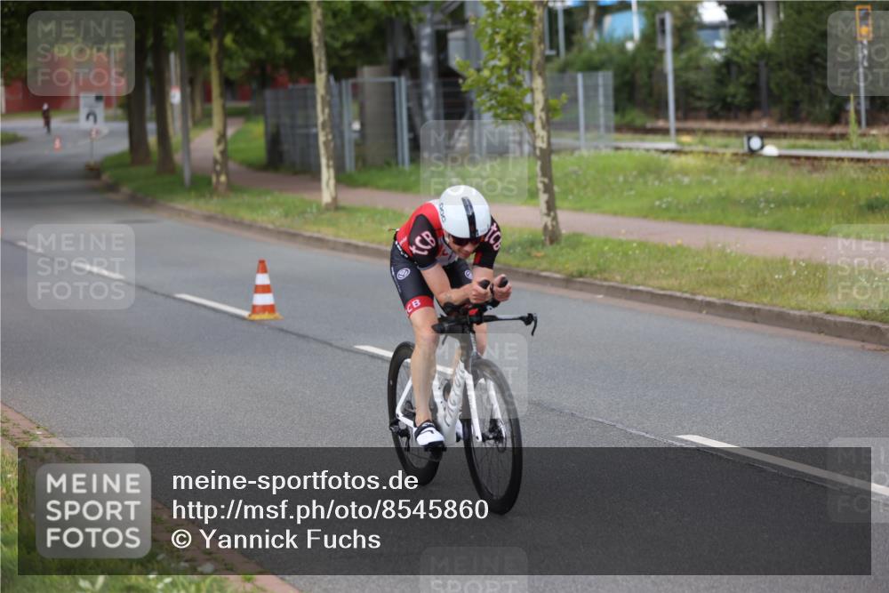 10.08.2025 - GEWOBA Citytriathlon Bremen Yannick Fuchs http://msf.ph/oto/8545860 10.08.2025 12:02:46 Radfahren 566, 637 meine-sportfotos.de