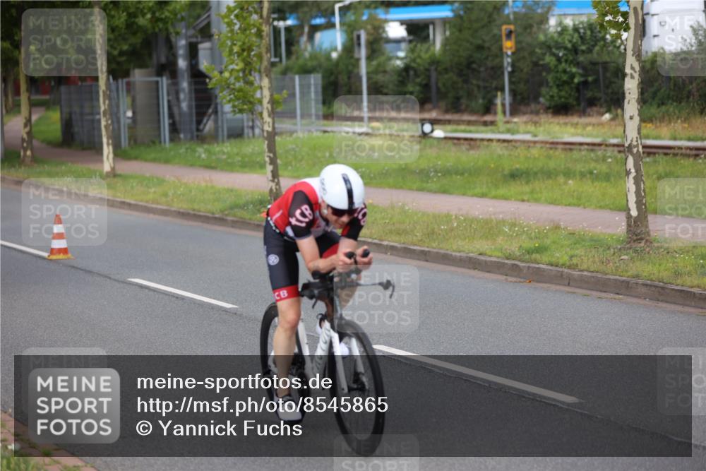 10.08.2025 - GEWOBA Citytriathlon Bremen Yannick Fuchs http://msf.ph/oto/8545865 10.08.2025 12:02:46 Radfahren 566, 637 meine-sportfotos.de