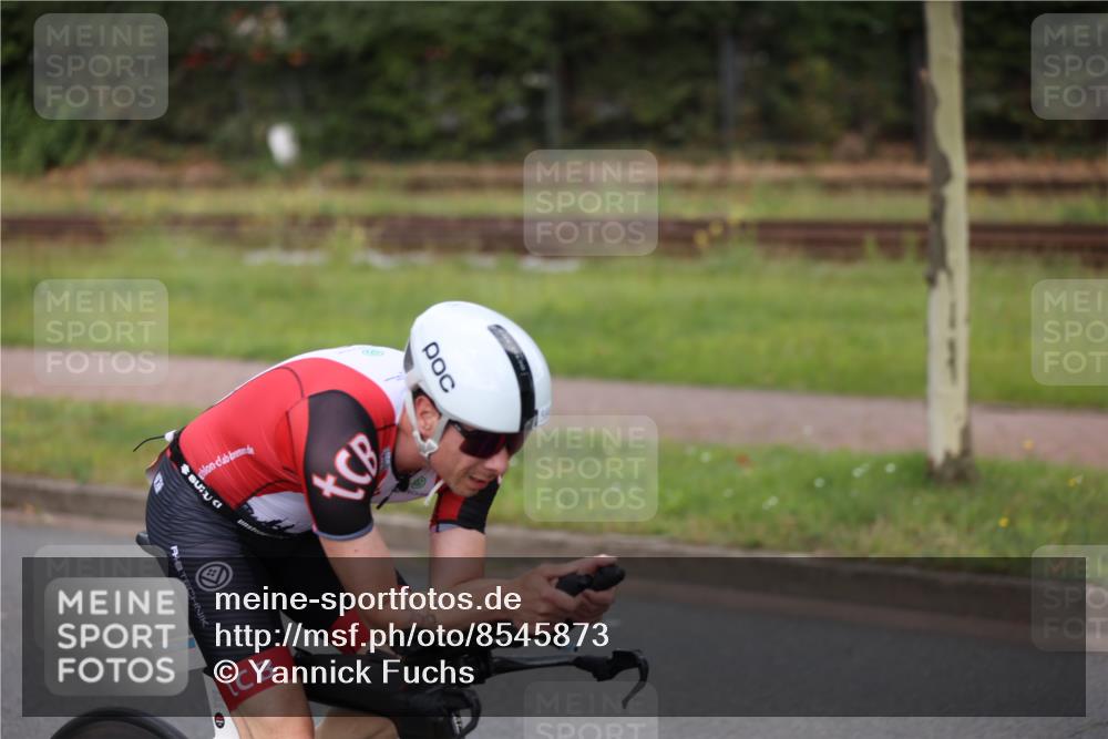 10.08.2025 - GEWOBA Citytriathlon Bremen Yannick Fuchs http://msf.ph/oto/8545873 10.08.2025 12:02:46 Radfahren 566, 637 meine-sportfotos.de