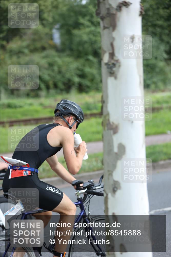 10.08.2025 - GEWOBA Citytriathlon Bremen Yannick Fuchs http://msf.ph/oto/8545888 10.08.2025 12:04:25 Radfahren 572, 719, 734 meine-sportfotos.de