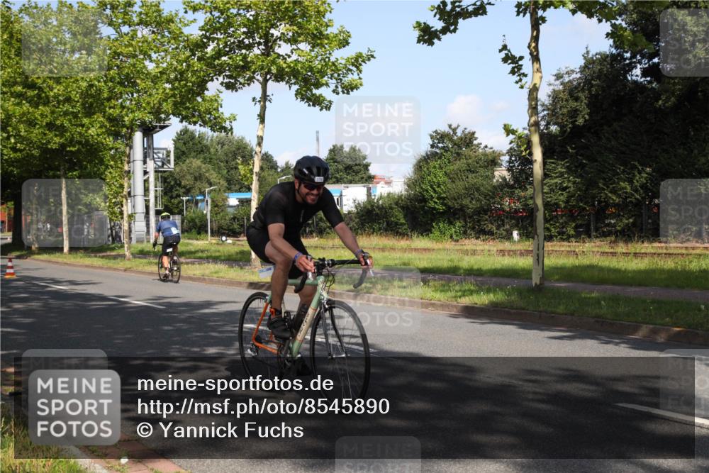 10.08.2025 - GEWOBA Citytriathlon Bremen Yannick Fuchs http://msf.ph/oto/8545890 10.08.2025 10:36:28 Radfahren 99, 115, 117, 159, 231, 378, 397, 401, 447 meine-sportfotos.de