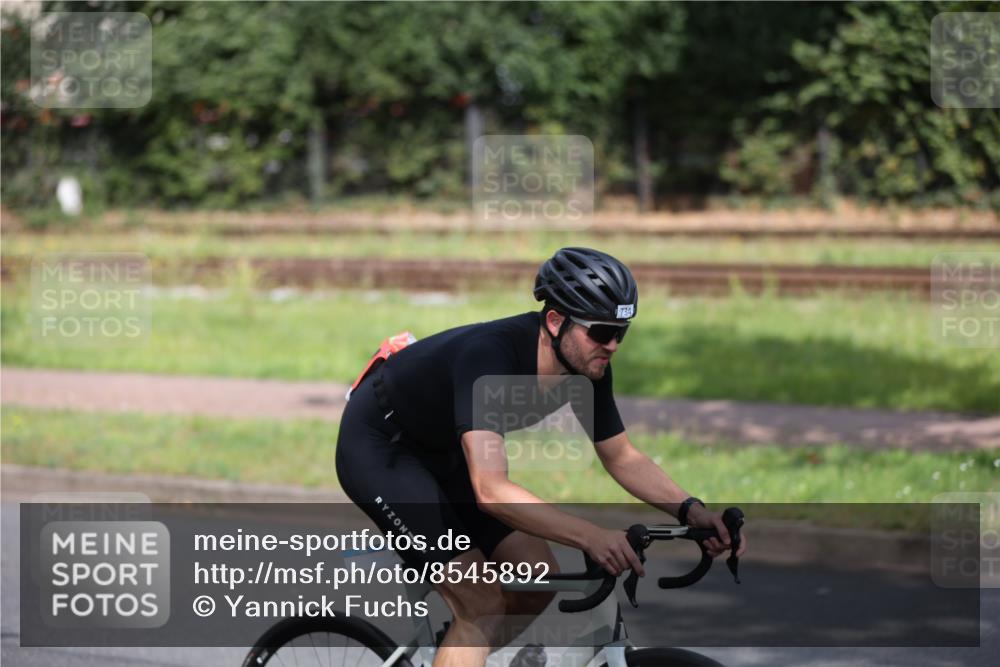 10.08.2025 - GEWOBA Citytriathlon Bremen Yannick Fuchs http://msf.ph/oto/8545892 10.08.2025 12:04:34 Radfahren 572, 719, 734 meine-sportfotos.de