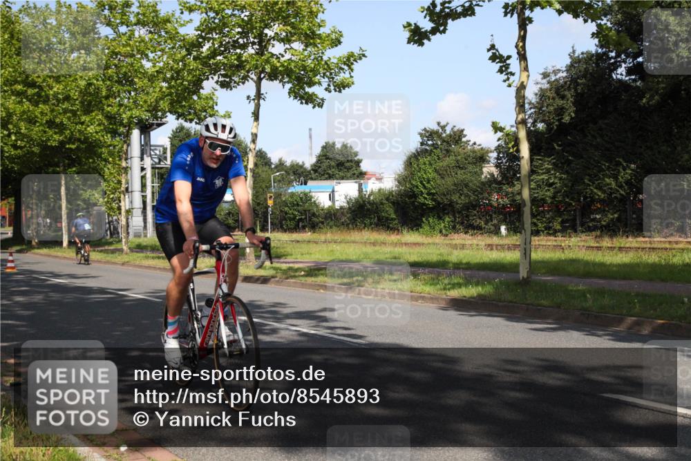 10.08.2025 - GEWOBA Citytriathlon Bremen Yannick Fuchs http://msf.ph/oto/8545893 10.08.2025 10:36:29 Radfahren 99, 115, 117, 159, 231, 378, 397, 401, 447 meine-sportfotos.de