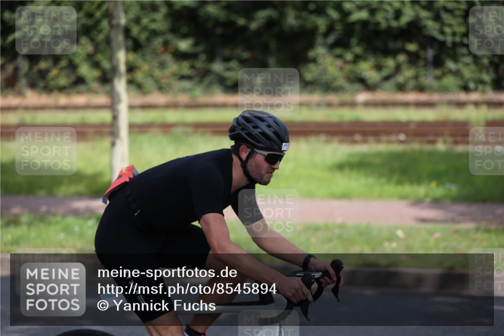 10.08.2025 - GEWOBA Citytriathlon Bremen Yannick Fuchs http://msf.ph/oto/8545894 10.08.2025 12:04:34 Radfahren 572, 719, 734 meine-sportfotos.de
