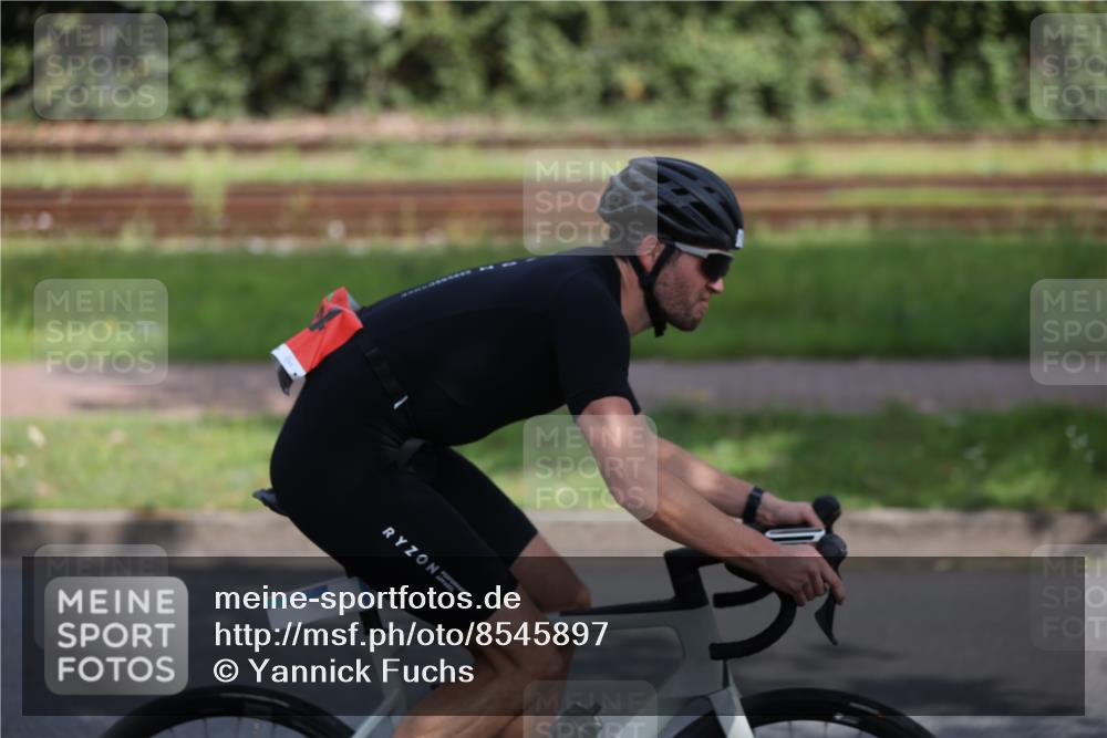 10.08.2025 - GEWOBA Citytriathlon Bremen Yannick Fuchs http://msf.ph/oto/8545897 10.08.2025 12:04:34 Radfahren 572, 719, 734 meine-sportfotos.de