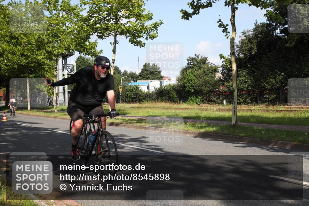 10.08.2025 - GEWOBA Citytriathlon Bremen Yannick Fuchs http://msf.ph/oto/8545898 10.08.2025 10:36:34 Radfahren 99, 115, 117, 159, 231, 378, 397, 447 meine-sportfotos.de