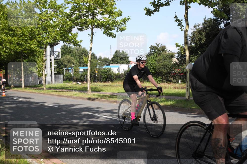 10.08.2025 - GEWOBA Citytriathlon Bremen Yannick Fuchs http://msf.ph/oto/8545901 10.08.2025 10:36:34 Radfahren 99, 115, 117, 159, 231, 378, 397, 447 meine-sportfotos.de