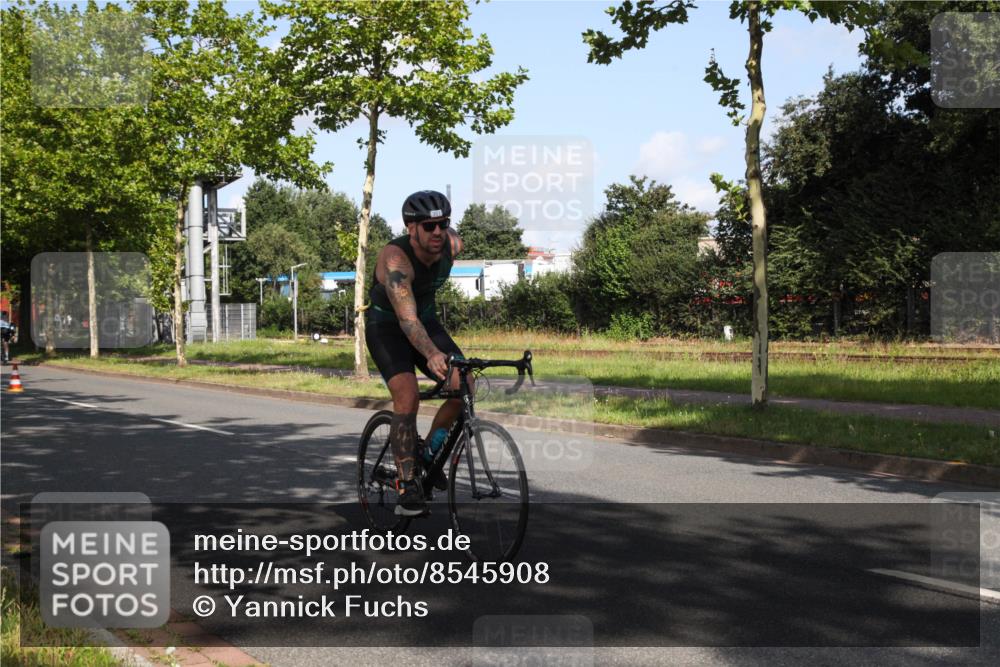 10.08.2025 - GEWOBA Citytriathlon Bremen Yannick Fuchs http://msf.ph/oto/8545908 10.08.2025 10:36:38 Radfahren 99, 115, 117, 159, 378, 397, 447, 497 meine-sportfotos.de