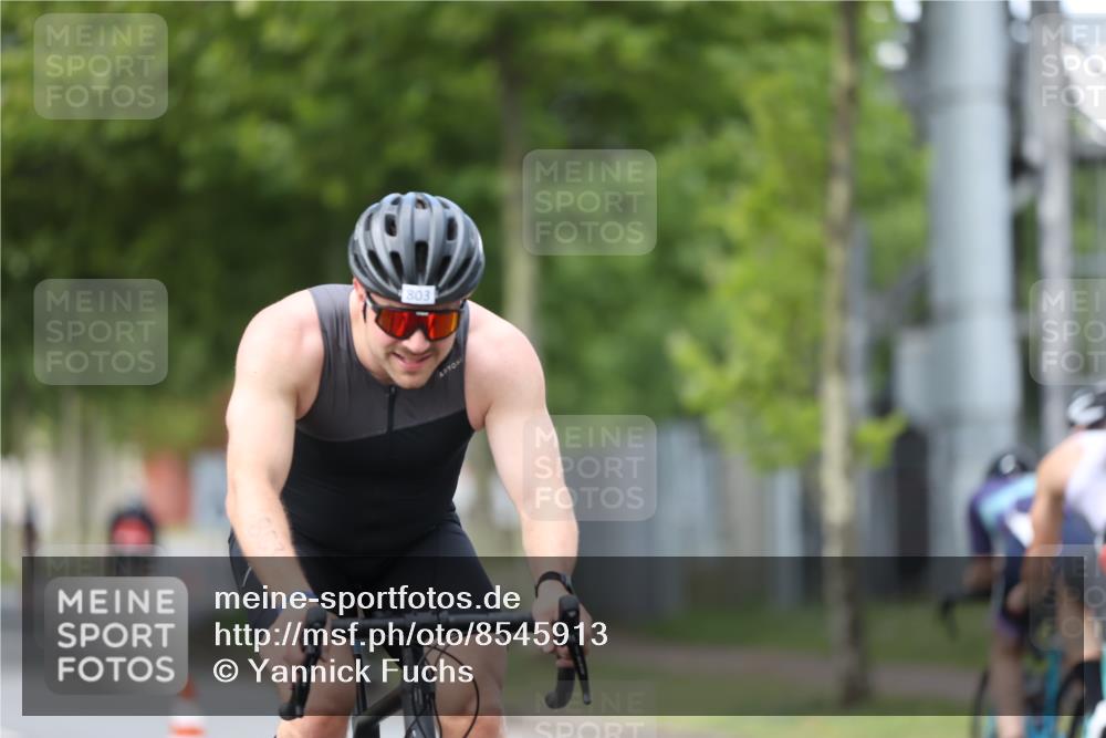 10.08.2025 - GEWOBA Citytriathlon Bremen Yannick Fuchs http://msf.ph/oto/8545913 10.08.2025 13:00:14 Radfahren 652, 665, 803, 848, 871, 983, 1012, 1022, 1030 meine-sportfotos.de