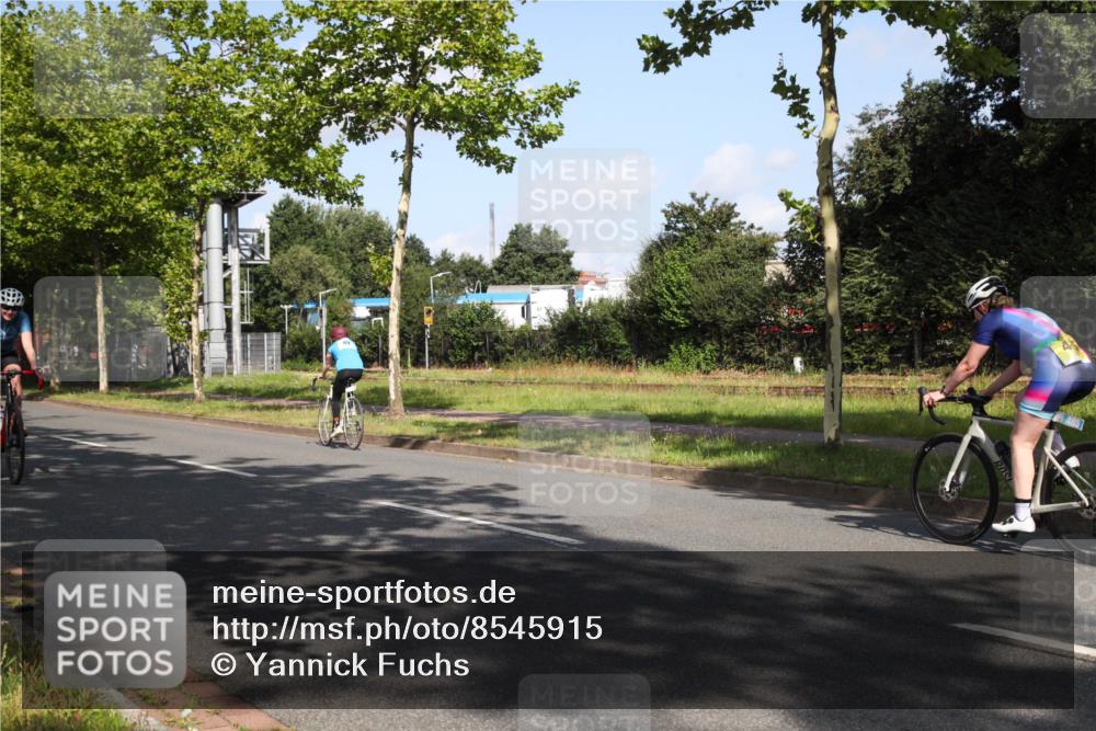 10.08.2025 - GEWOBA Citytriathlon Bremen Yannick Fuchs http://msf.ph/oto/8545915 10.08.2025 10:36:41 Radfahren 99, 115, 117, 159, 378, 397, 447, 497 meine-sportfotos.de