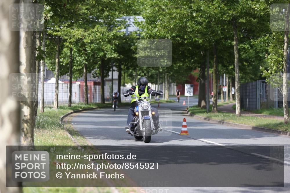 10.08.2025 - GEWOBA Citytriathlon Bremen Yannick Fuchs http://msf.ph/oto/8545921 10.08.2025 12:06:06 Radfahren 554, 729 meine-sportfotos.de