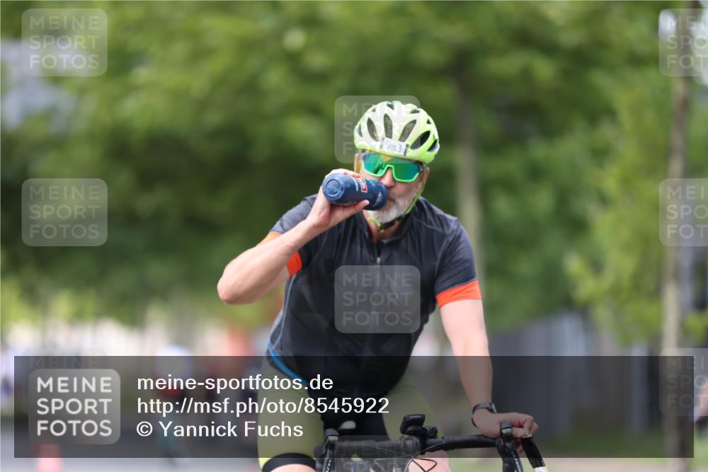 10.08.2025 - GEWOBA Citytriathlon Bremen Yannick Fuchs http://msf.ph/oto/8545922 10.08.2025 13:00:17 Radfahren 652, 665, 803, 848, 871, 983, 1012, 1022 meine-sportfotos.de