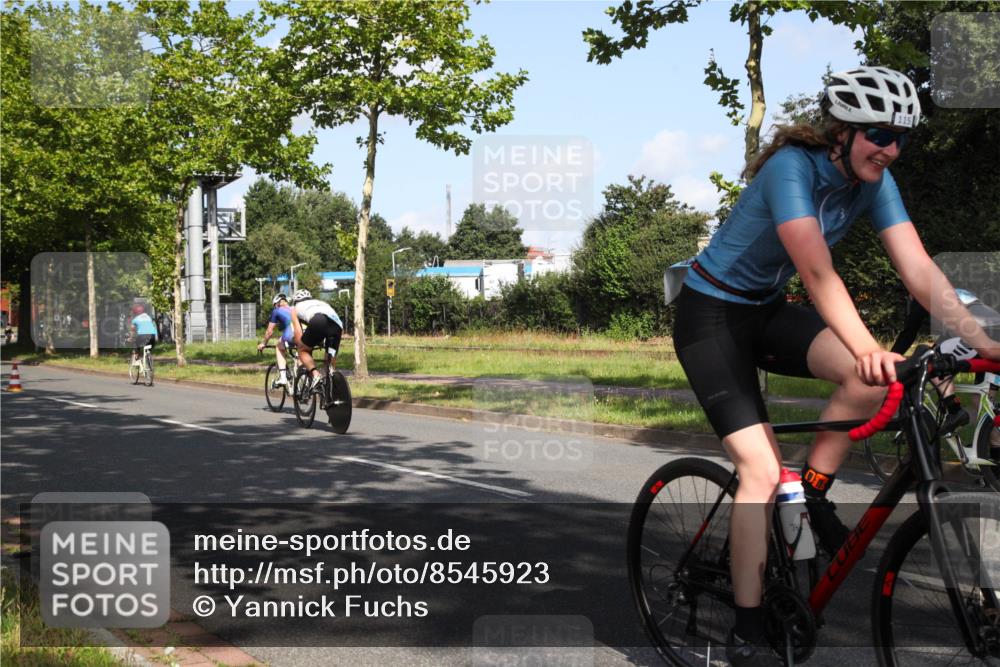 10.08.2025 - GEWOBA Citytriathlon Bremen Yannick Fuchs http://msf.ph/oto/8545923 10.08.2025 10:36:42 Radfahren 99, 115, 159, 378, 397, 447, 497 meine-sportfotos.de