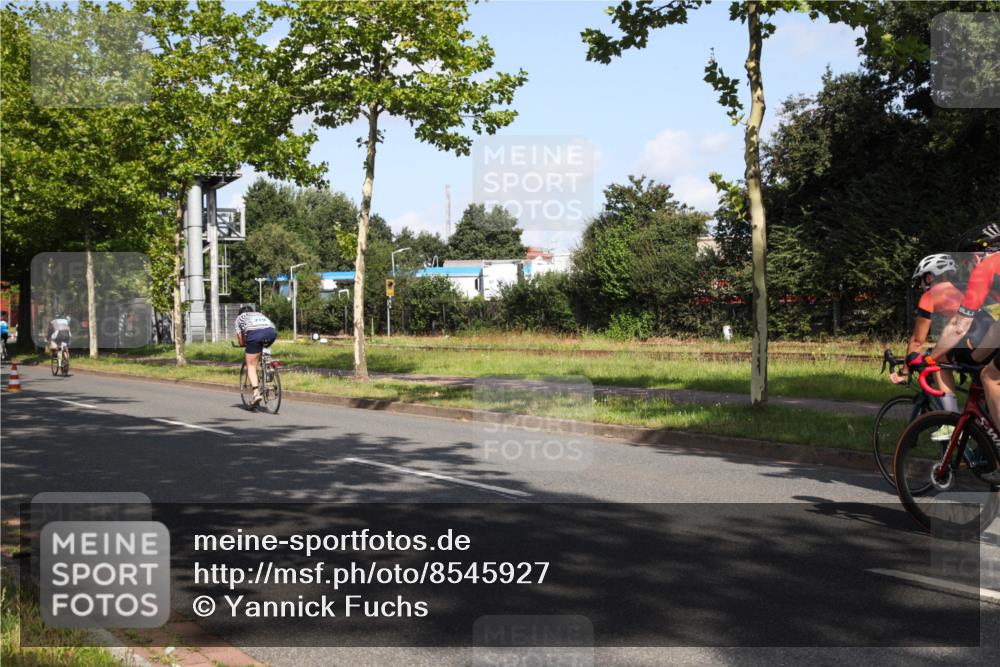 10.08.2025 - GEWOBA Citytriathlon Bremen Yannick Fuchs http://msf.ph/oto/8545927 10.08.2025 10:36:45 Radfahren 99, 115, 397, 447, 497 meine-sportfotos.de