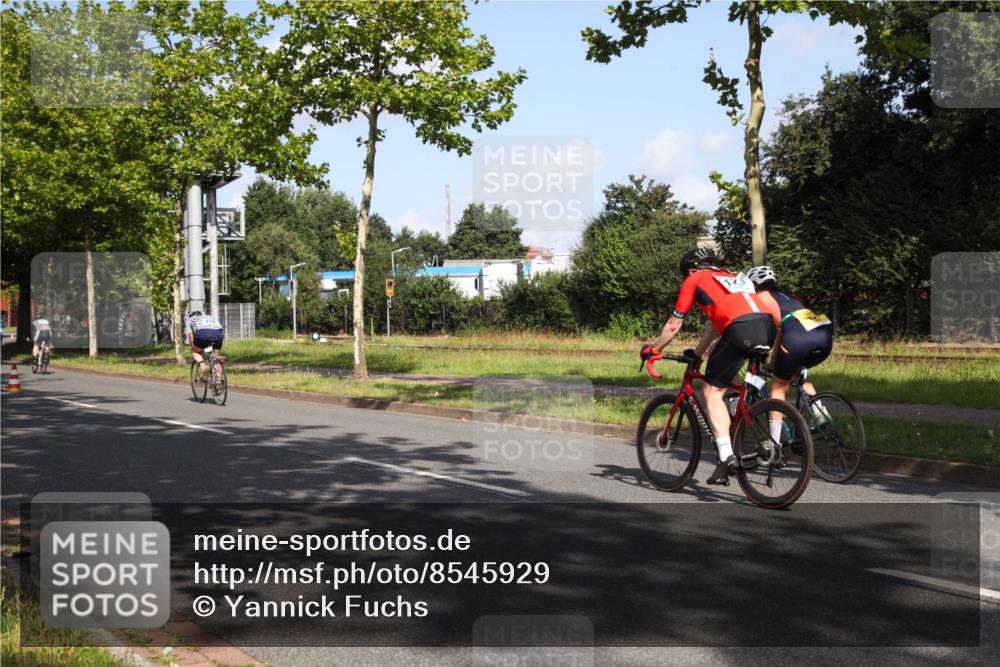 10.08.2025 - GEWOBA Citytriathlon Bremen Yannick Fuchs http://msf.ph/oto/8545929 10.08.2025 10:36:46 Radfahren 115, 397, 447, 497 meine-sportfotos.de