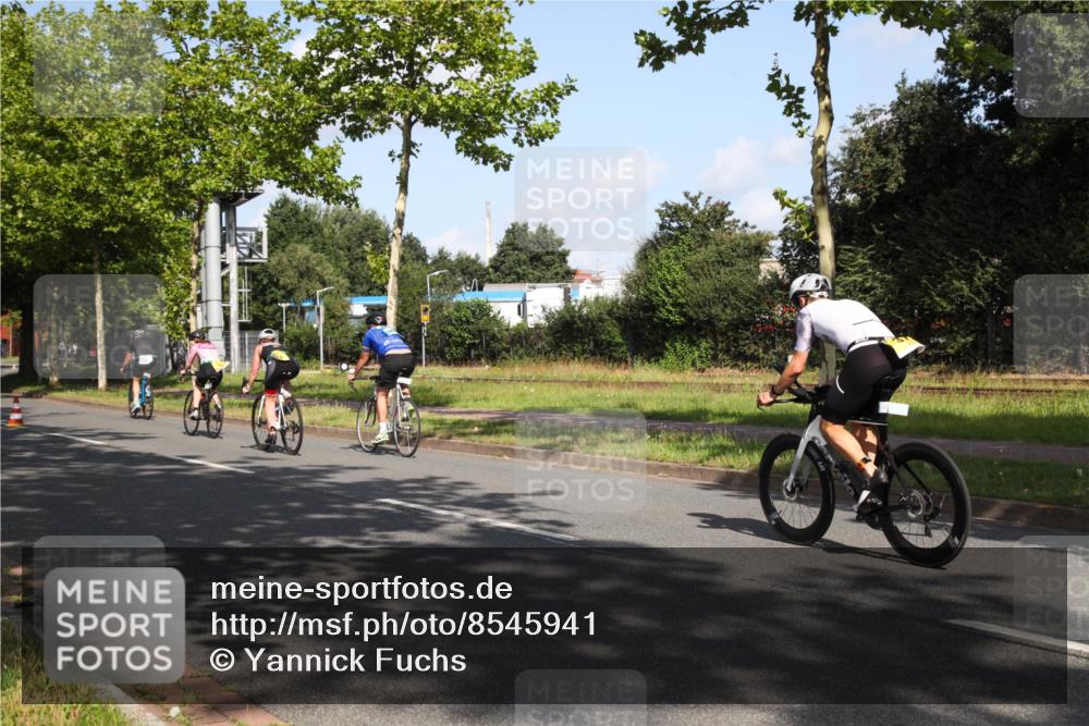10.08.2025 - GEWOBA Citytriathlon Bremen Yannick Fuchs http://msf.ph/oto/8545941 10.08.2025 10:36:58 Radfahren 85, 381, 464, 497 meine-sportfotos.de