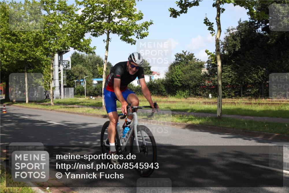 10.08.2025 - GEWOBA Citytriathlon Bremen Yannick Fuchs http://msf.ph/oto/8545943 10.08.2025 10:37:06 Radfahren 85, 381, 464 meine-sportfotos.de