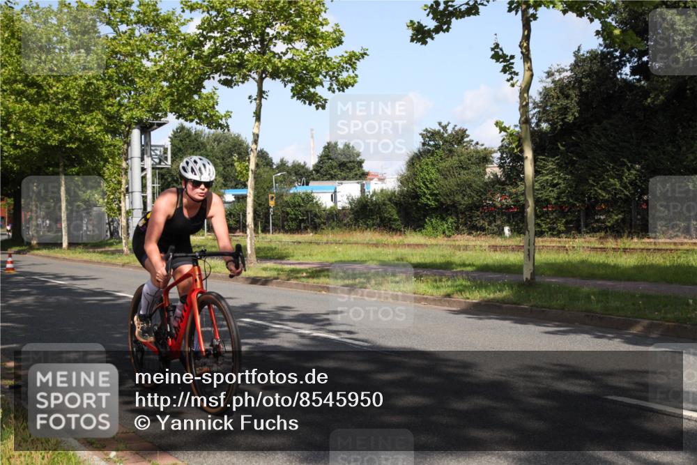 10.08.2025 - GEWOBA Citytriathlon Bremen Yannick Fuchs http://msf.ph/oto/8545950 10.08.2025 10:37:10 Radfahren 85, 381, 464 meine-sportfotos.de