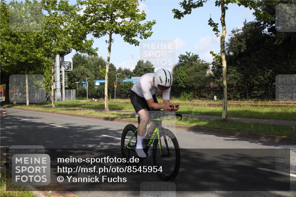 10.08.2025 - GEWOBA Citytriathlon Bremen Yannick Fuchs http://msf.ph/oto/8545954 10.08.2025 10:37:21 Radfahren 121, 145, 455, 464 meine-sportfotos.de