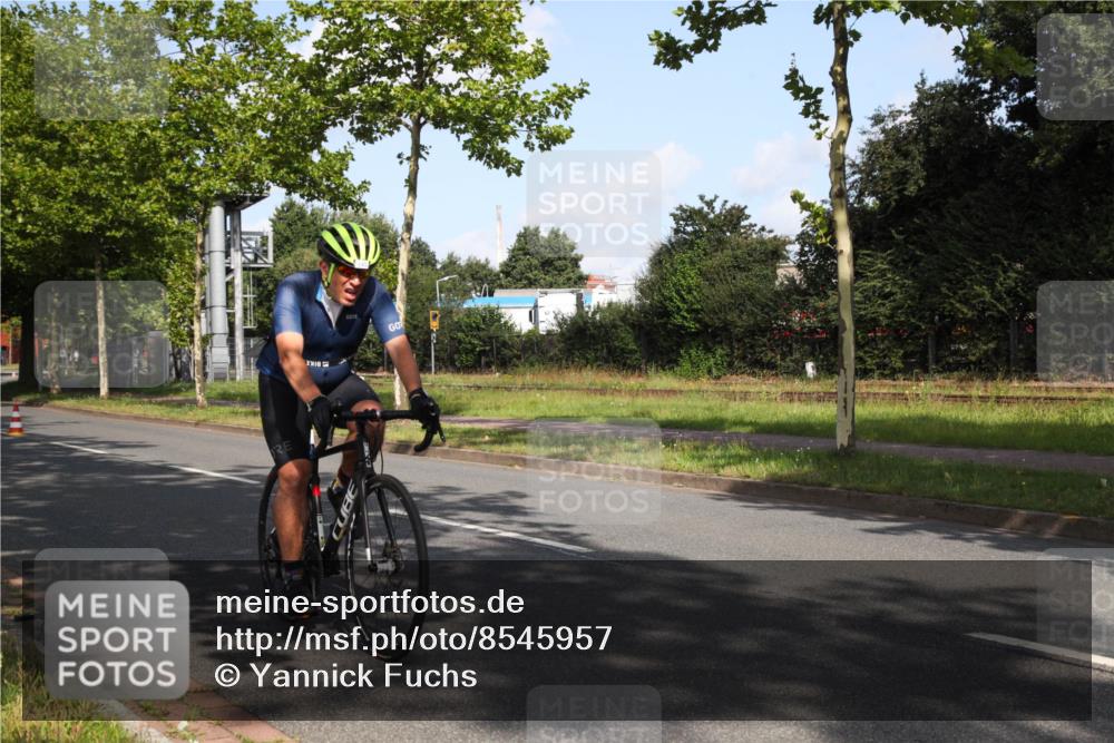 10.08.2025 - GEWOBA Citytriathlon Bremen Yannick Fuchs http://msf.ph/oto/8545957 10.08.2025 10:37:24 Radfahren 33, 75, 121, 145, 455 meine-sportfotos.de