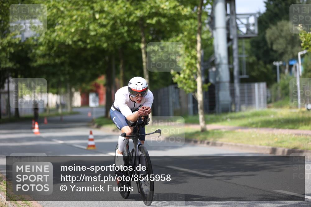 10.08.2025 - GEWOBA Citytriathlon Bremen Yannick Fuchs http://msf.ph/oto/8545958 10.08.2025 12:06:10 Radfahren 554, 614, 729 meine-sportfotos.de