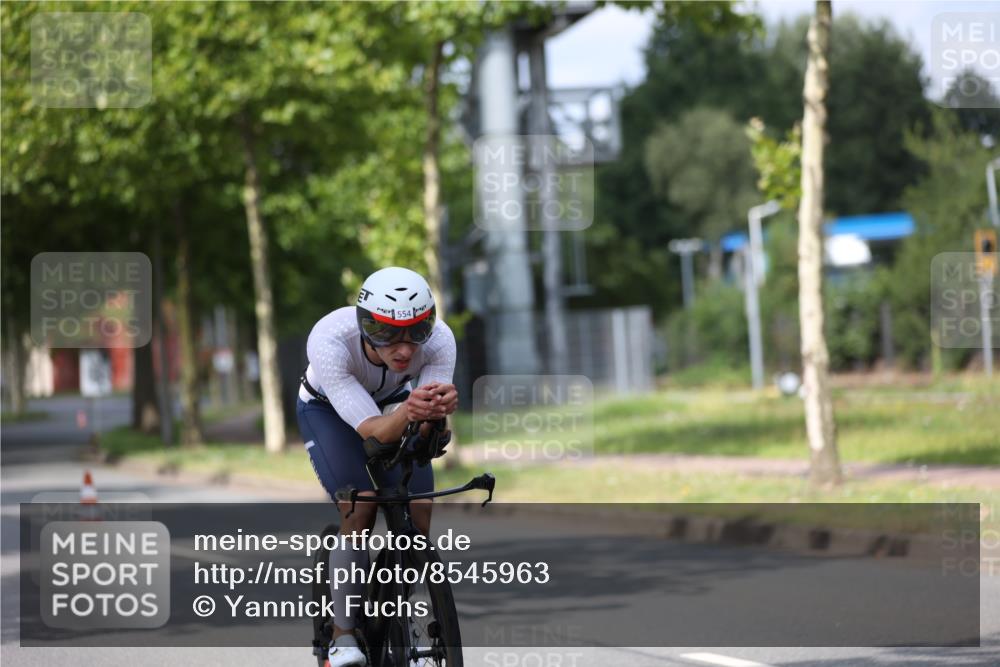 10.08.2025 - GEWOBA Citytriathlon Bremen Yannick Fuchs http://msf.ph/oto/8545963 10.08.2025 12:06:10 Radfahren 554, 614, 729 meine-sportfotos.de