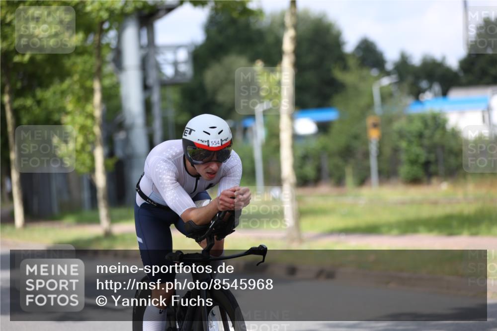 10.08.2025 - GEWOBA Citytriathlon Bremen Yannick Fuchs http://msf.ph/oto/8545968 10.08.2025 12:06:11 Radfahren 554, 614, 729 meine-sportfotos.de