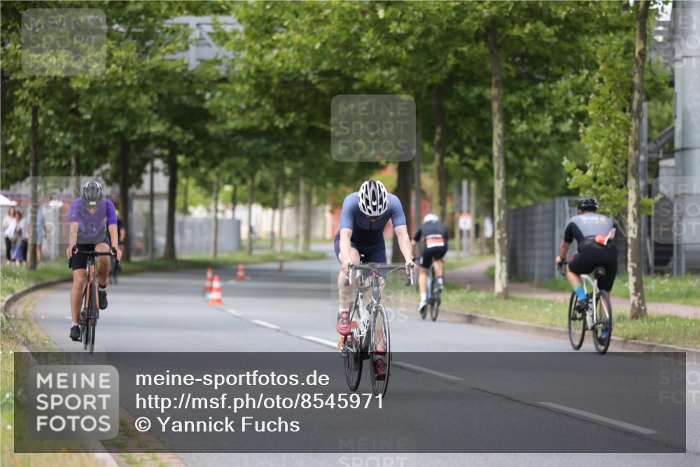 10.08.2025 - GEWOBA Citytriathlon Bremen Yannick Fuchs http://msf.ph/oto/8545971 10.08.2025 13:00:42 Radfahren 581, 613, 785, 1023 meine-sportfotos.de