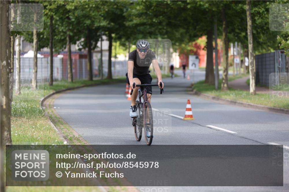 10.08.2025 - GEWOBA Citytriathlon Bremen Yannick Fuchs http://msf.ph/oto/8545978 10.08.2025 12:06:18 Radfahren 554, 580, 614, 634 meine-sportfotos.de