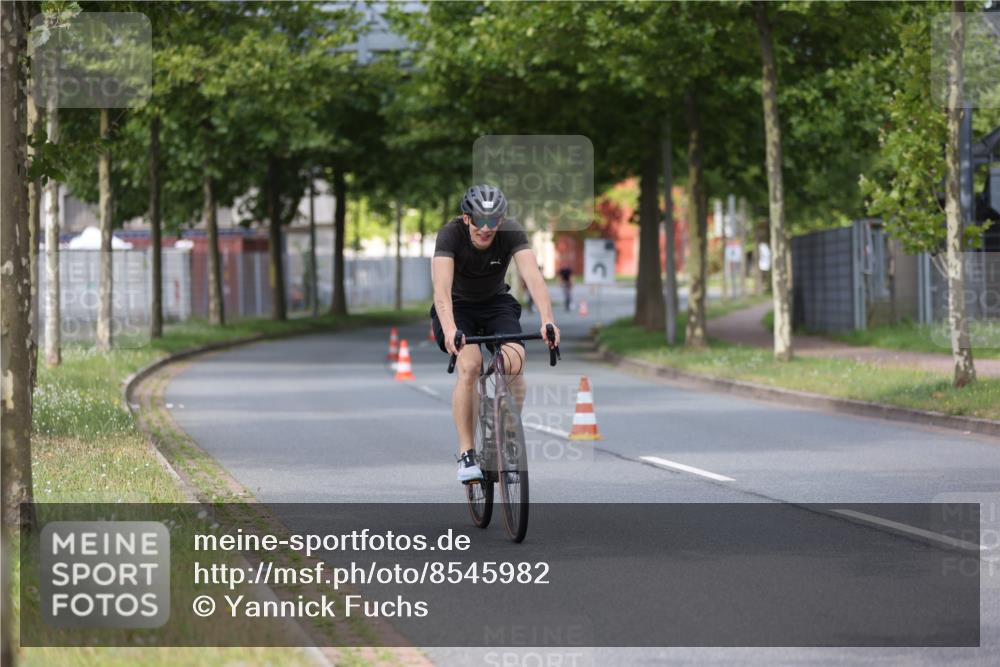 10.08.2025 - GEWOBA Citytriathlon Bremen Yannick Fuchs http://msf.ph/oto/8545982 10.08.2025 12:06:18 Radfahren 554, 580, 614, 634 meine-sportfotos.de