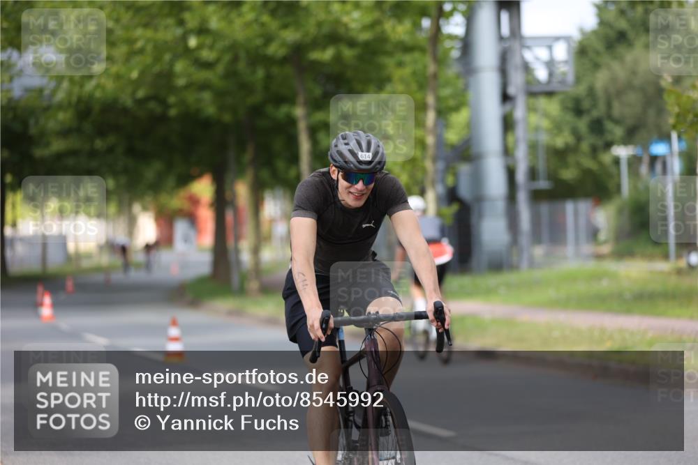 10.08.2025 - GEWOBA Citytriathlon Bremen Yannick Fuchs http://msf.ph/oto/8545992 10.08.2025 12:06:19 Radfahren 554, 580, 614, 634 meine-sportfotos.de