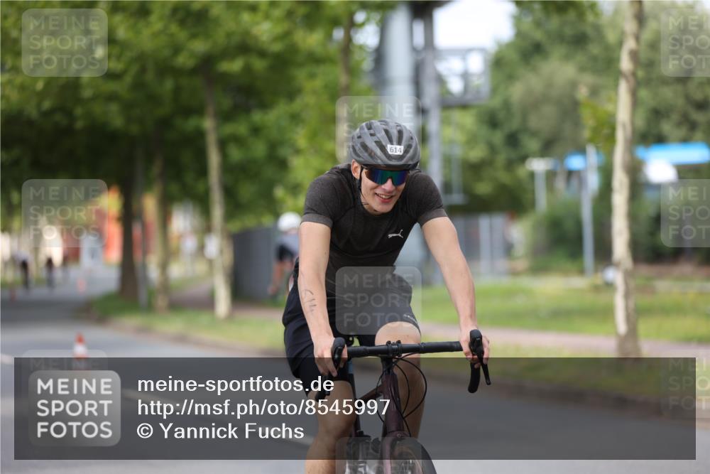 10.08.2025 - GEWOBA Citytriathlon Bremen Yannick Fuchs http://msf.ph/oto/8545997 10.08.2025 12:06:19 Radfahren 554, 580, 614, 634 meine-sportfotos.de