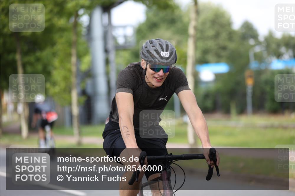 10.08.2025 - GEWOBA Citytriathlon Bremen Yannick Fuchs http://msf.ph/oto/8546000 10.08.2025 12:06:19 Radfahren 554, 580, 614, 634 meine-sportfotos.de