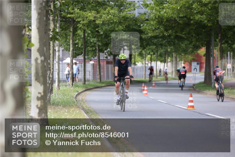 10.08.2025 - GEWOBA Citytriathlon Bremen Yannick Fuchs http://msf.ph/oto/8546001 10.08.2025 13:00:46 Radfahren 581, 613, 669, 677, 785, 1023 meine-sportfotos.de