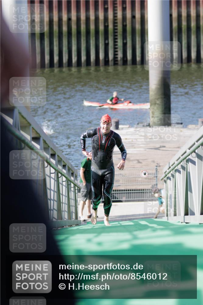 10.08.2025 - GEWOBA Citytriathlon Bremen H.Heesch http://msf.ph/oto/8546012 10.08.2025 10:15:47 Schwimmen 431 meine-sportfotos.de