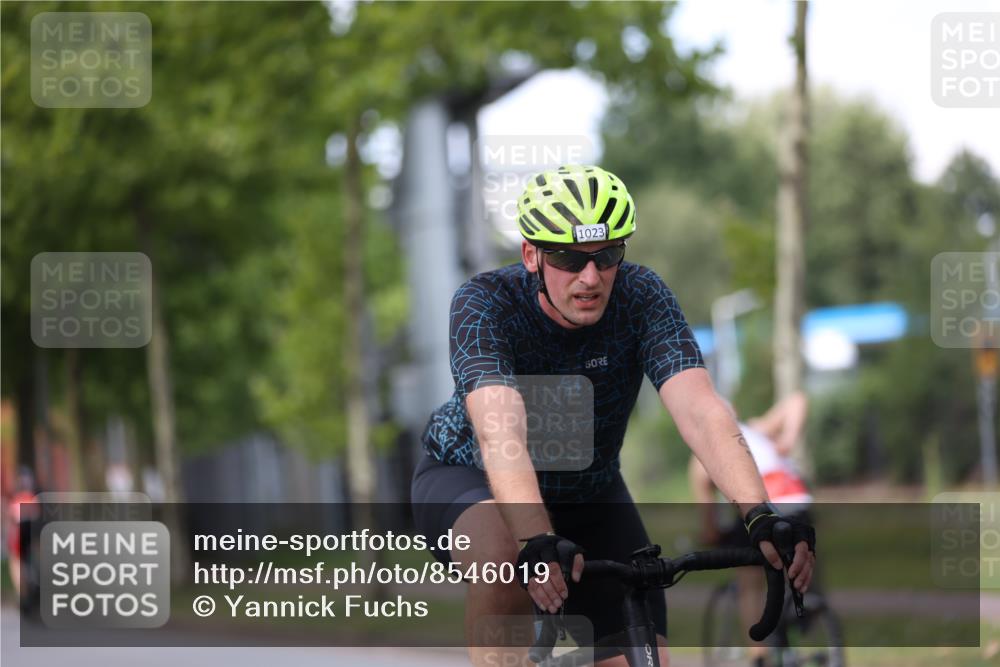 10.08.2025 - GEWOBA Citytriathlon Bremen Yannick Fuchs http://msf.ph/oto/8546019 10.08.2025 13:00:48 Radfahren 581, 613, 669, 677, 785, 1023 meine-sportfotos.de
