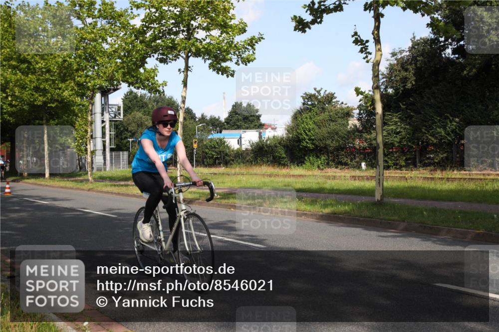 10.08.2025 - GEWOBA Citytriathlon Bremen Yannick Fuchs http://msf.ph/oto/8546021 10.08.2025 10:37:45 Radfahren 33, 49, 69, 75, 123, 219, 375, 402, 458, 474, 485, 501 meine-sportfotos.de
