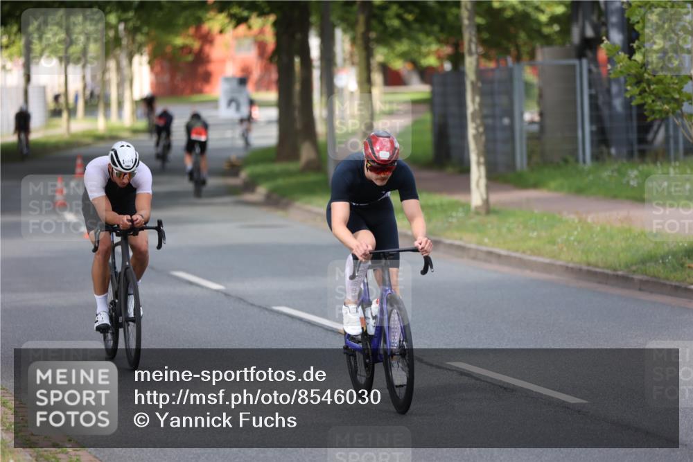10.08.2025 - GEWOBA Citytriathlon Bremen Yannick Fuchs http://msf.ph/oto/8546030 10.08.2025 12:06:27 Radfahren 554, 580, 614, 634, 658 meine-sportfotos.de