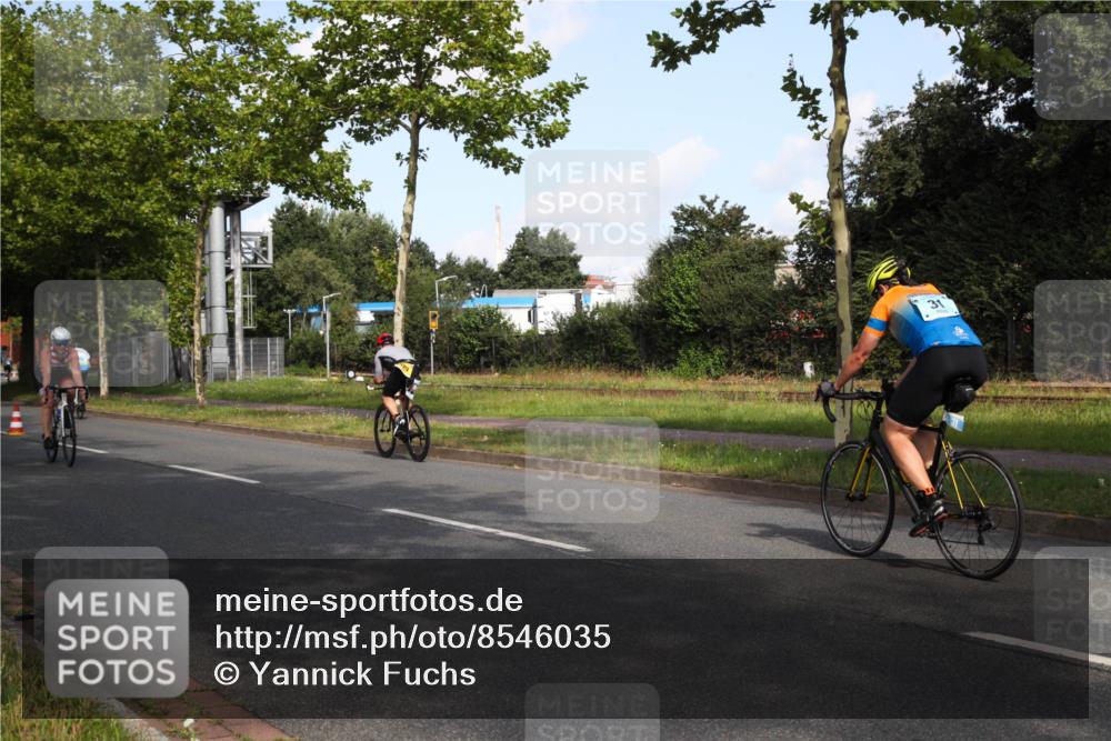 10.08.2025 - GEWOBA Citytriathlon Bremen Yannick Fuchs http://msf.ph/oto/8546035 10.08.2025 10:37:50 Radfahren 49, 69, 123, 219, 375, 402, 458, 474, 485, 501 meine-sportfotos.de