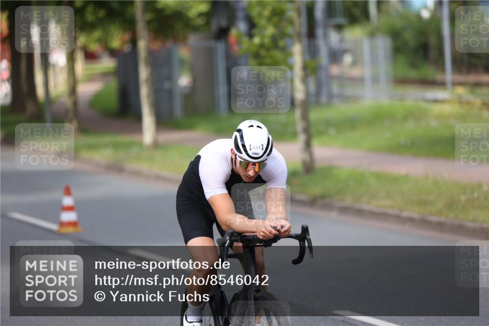 10.08.2025 - GEWOBA Citytriathlon Bremen Yannick Fuchs http://msf.ph/oto/8546042 10.08.2025 12:06:28 Radfahren 554, 580, 614, 634, 658, 714 meine-sportfotos.de