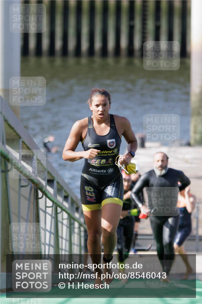 10.08.2025 - GEWOBA Citytriathlon Bremen H.Heesch http://msf.ph/oto/8546043 10.08.2025 10:16:02 Schwimmen 369, 422, 437 meine-sportfotos.de